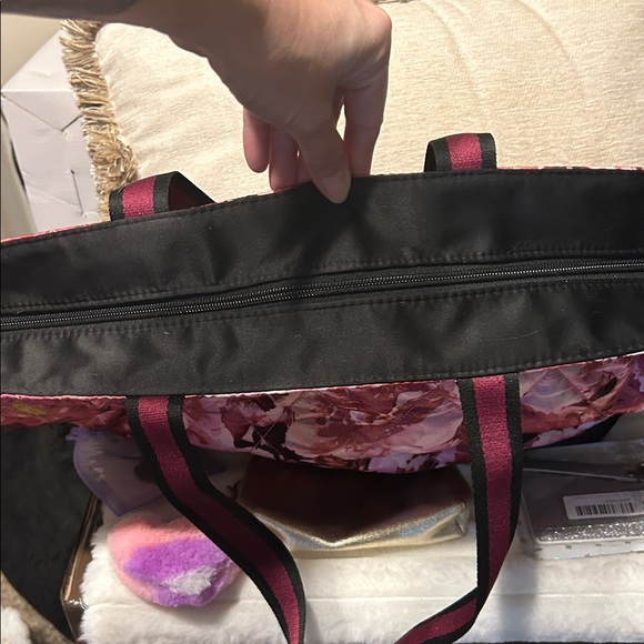 Victoria's Secret Pink Floral Tote 8 pieces - Picture 7 of 8
